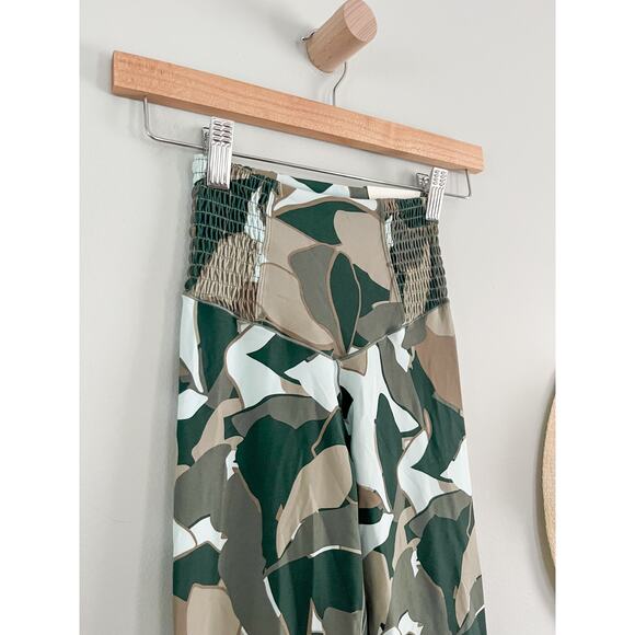 OFFLINE By Aerie Real Me Smocked 7/8 Legging Dusty Seafoam Green Print Sz XS - Picture 4 of 10